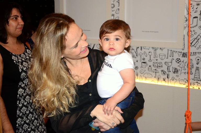 Fernanda Rodrigues leva a família para evento de decoração no Rio de Janeiro