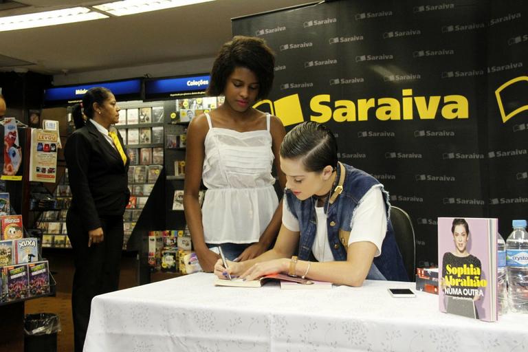 Sophia Abrahão lança a sua biografia no Rio de Janeiro