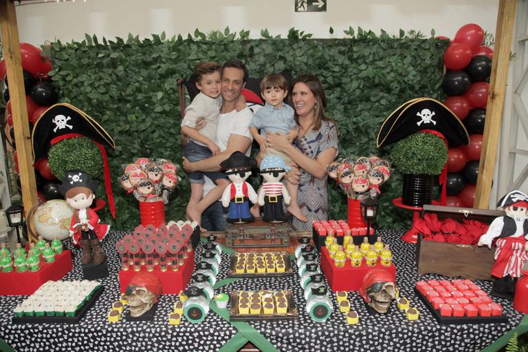 Fernando Pavão comemora aniversário dos dois filhos