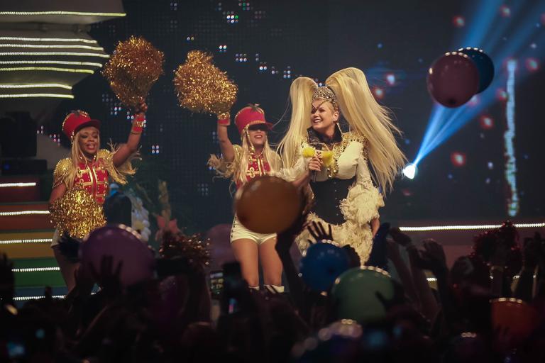 Xuxa revive passado em show em São Paulo