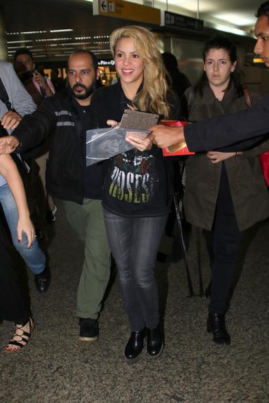 Shakira chega ao Brasil