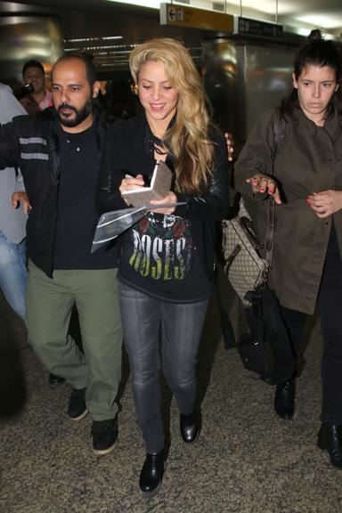 Shakira chega ao Brasil