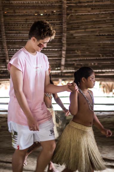 João Guilherme visita tribo indígena no Amazonas 