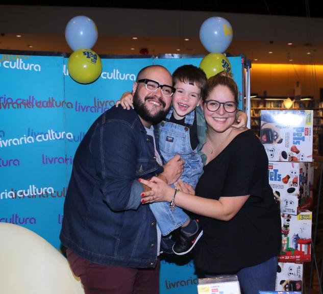 Tiago e Ligia Abravanel com o pequeno Miguel