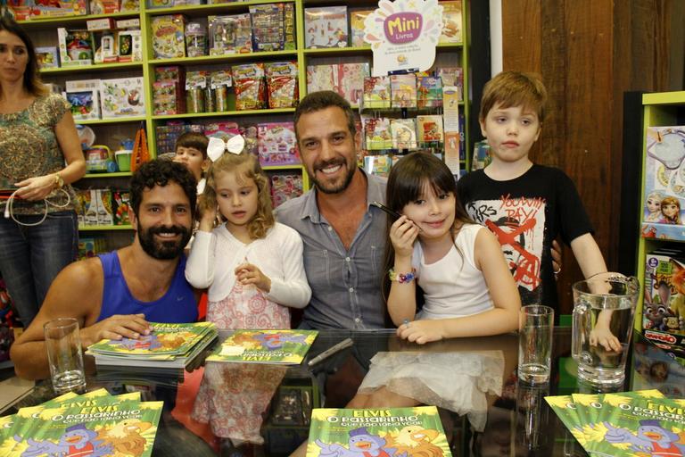 Carlos Bonow lança livro infantil, no Rio