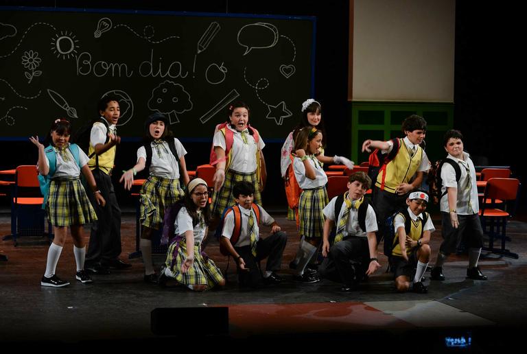 Elenco apresenta 'Carrossel, o Musical'