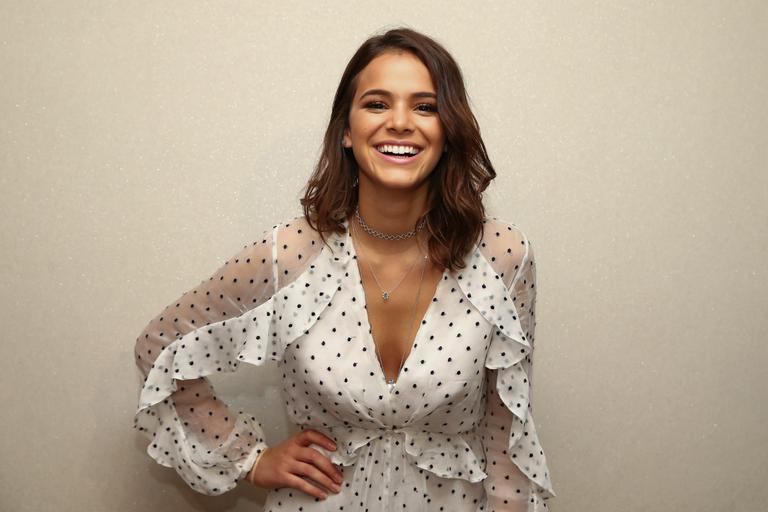 Bruna Marquezine prestigia inauguração de SPA