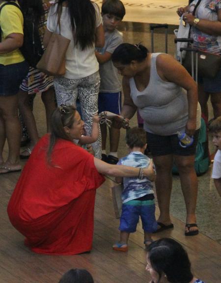 Luana Piovani curte passeio com a família no Rio de Janeiro