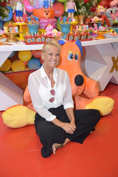 Xuxa Meneghel prestigia a inauguração de nova Casa X