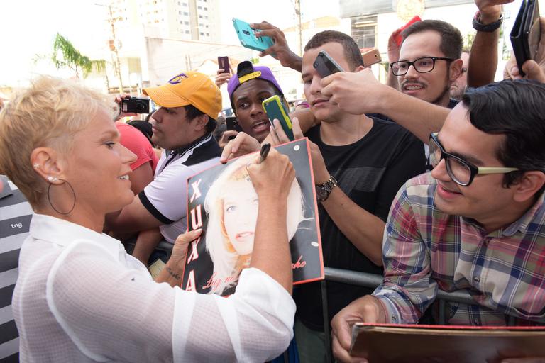 Xuxa Meneghel prestigia a inauguração de nova Casa X