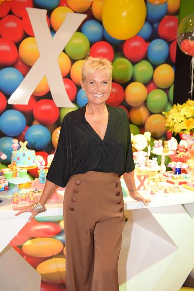 Xuxa Meneghel prestigia a inauguração de nova Casa X