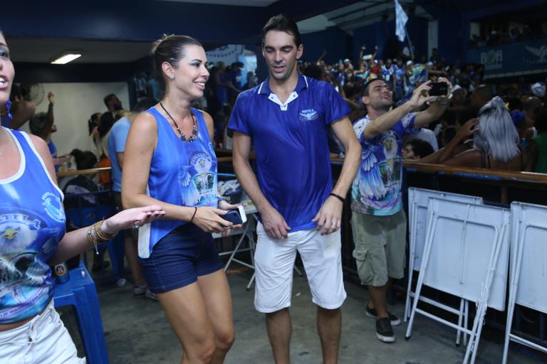 Giba festeja o título da Portela na quadra da escola