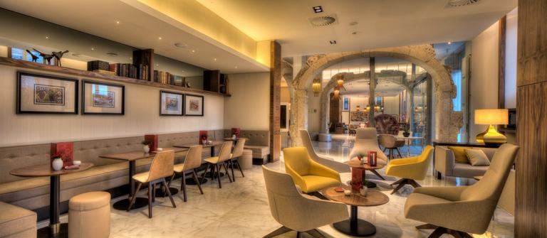 Bar do Hotel NH Collection Porto Batalha