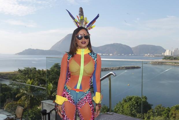 Anitta comanda Bloco das Poderosas no Rio