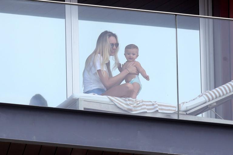 Candice Swanepoel curte o Rio de Janeiro ao lado da família