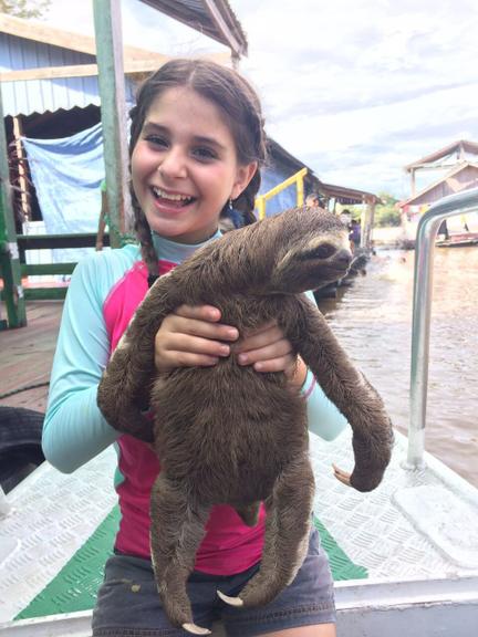 Isabella Koppel com bicho-preguiça