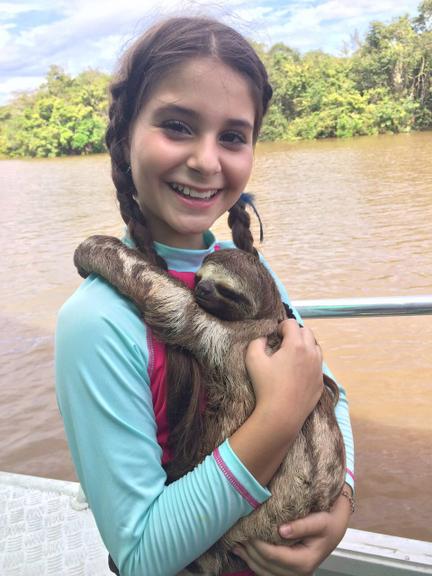 Isabella Koppel com bicho-preguiça