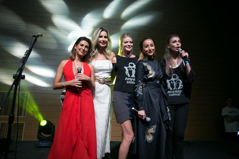 Fernanda Paes Leme, Mariana Weickert, Marcele Becker, Sabrina Sato e Juliana Camargo