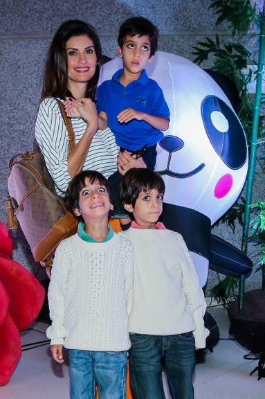 Isabella Fiorentino com os herdeiros, Bernardo, Nicholas e Lorenzo Hawilla