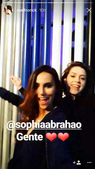 Grávida, Mel Fronckowiak reencontra Sophia Abrahão 