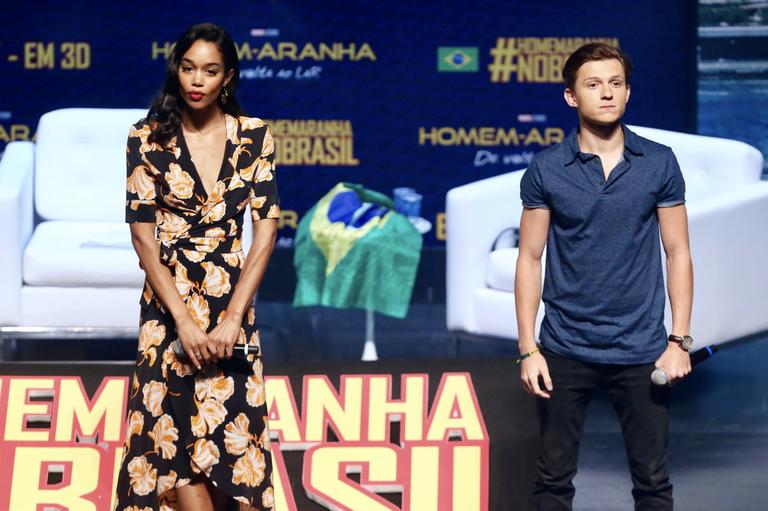 Tom Holland e Laura Harrier curtem encontro com fãs em SP