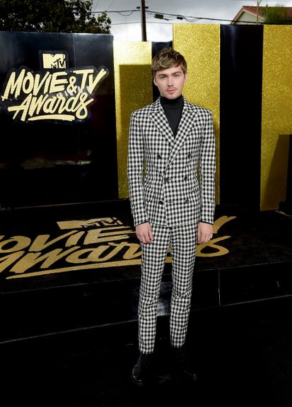 Os looks dos famosos no MTV Movie & TV Awards 2017