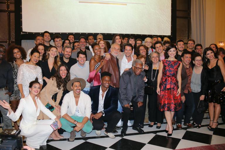 Elenco se reúne na festa da novela Pega Pega