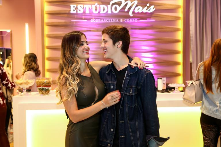 João Guilherme e Naira Ávila