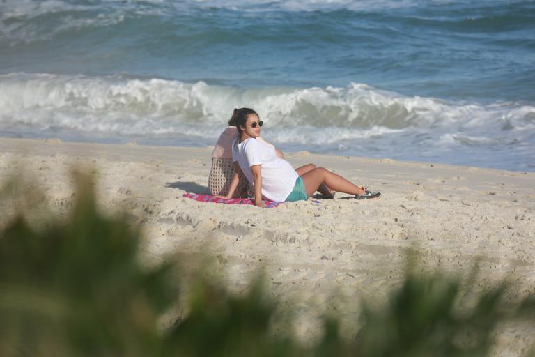 Yanna Lavigne curte passeio com a mãe