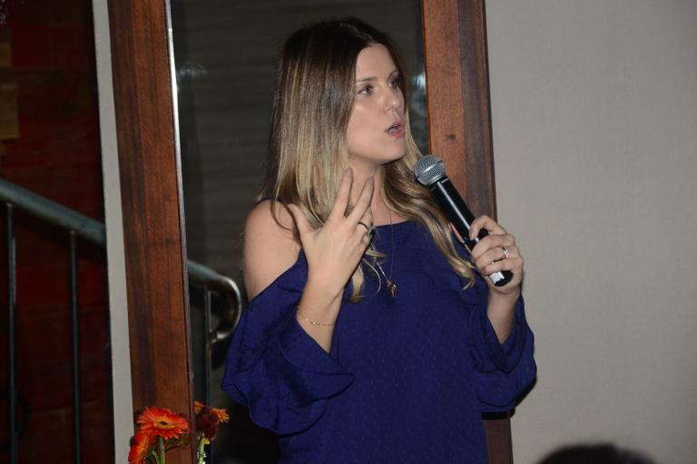 Daiana Garbin promove evento de lançamento de seu site