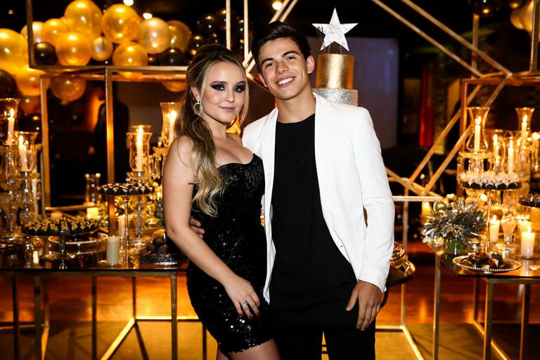 Larissa Manoela e Thomaz Costa