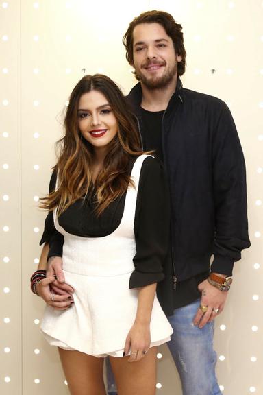 Giovanna Lancellotti curte a companhia do namorado, Gian Luca Ewbank, em noite fashion