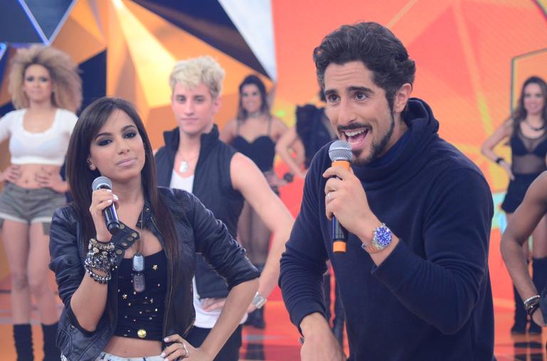 Marcos Mion e Anitta -- com visual bem diferente -- fizeram a festa no Legendários em 2013