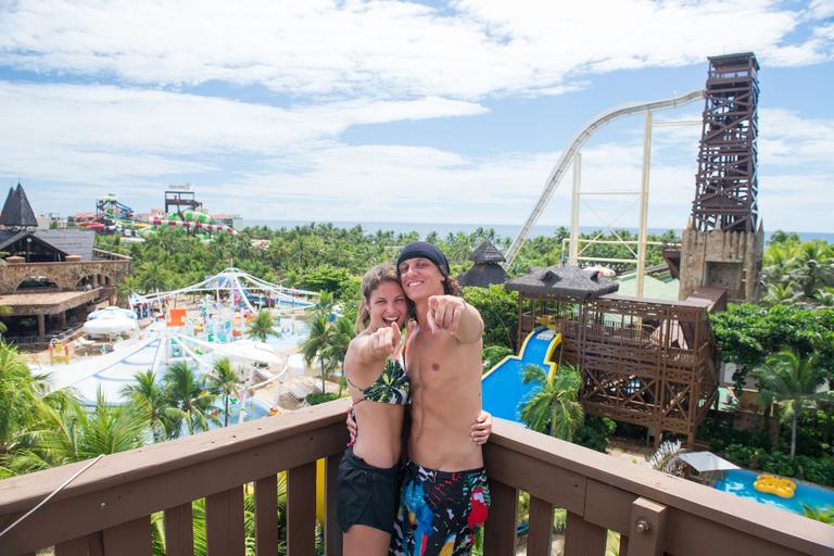 David Luiz com a família e a namorada no Ceará