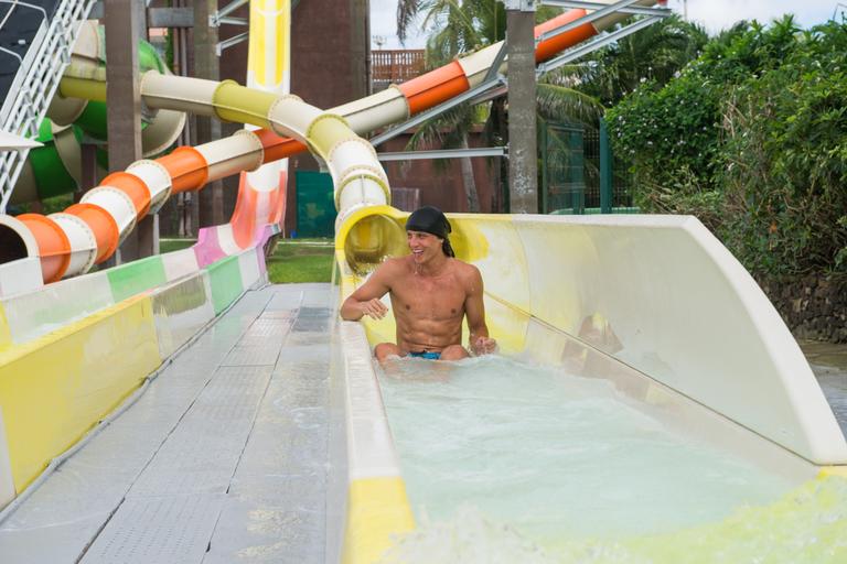 David Luiz com a família e a namorada no Ceará