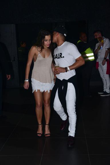 Ex-BBB Emilly Araújo curte noite com amigo de Neymar