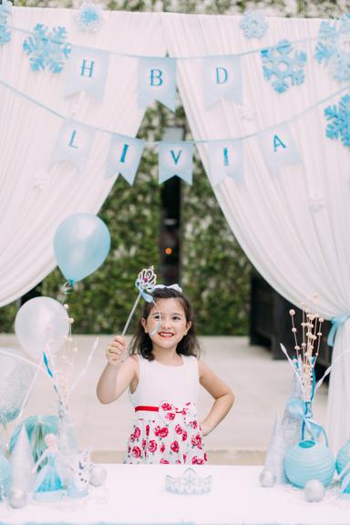 Sidney Oliveira festeja o aniversário da filha caçula