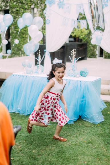 Sidney Oliveira festeja o aniversário da filha caçula