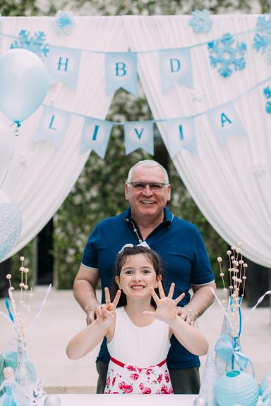 Sidney Oliveira festeja o aniversário da filha caçula