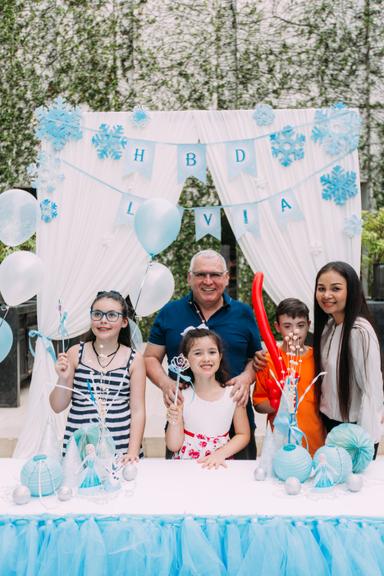 Sidney Oliveira festeja o aniversário da filha caçula