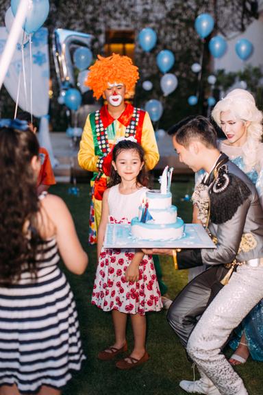 Sidney Oliveira festeja o aniversário da filha caçula