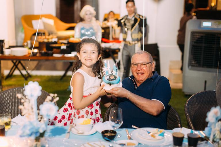 Sidney Oliveira festeja o aniversário da filha caçula