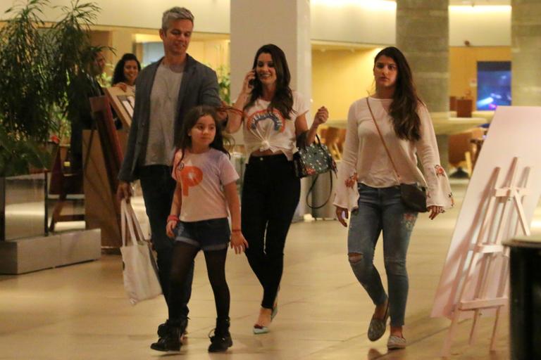 Flávia Alessandra curte passeio em família no Rio