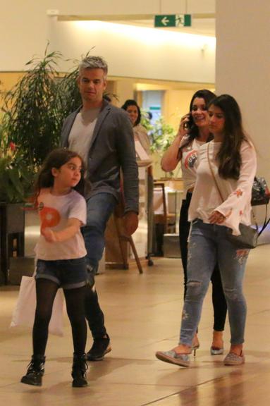 Flávia Alessandra curte passeio em família no Rio