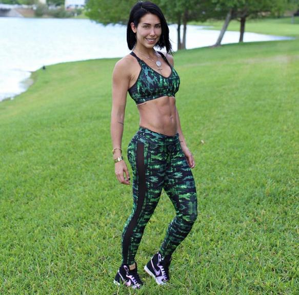 Inspire-se nos looks da musa fitness Bella Falconi