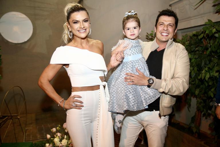 Mirella Santos e Wellington Muniz, o Ceará, festejam os 3 anos da filha, Valentina