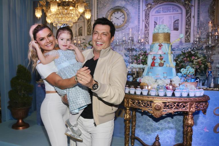 Mirella Santos e Wellington Muniz, o Ceará, festejam os 3 anos da filha, Valentina