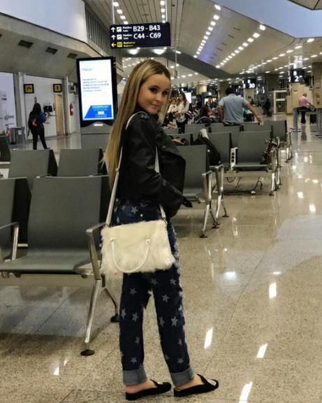 Inspire-se nos looks confortáveis da atriz Larissa Manoela