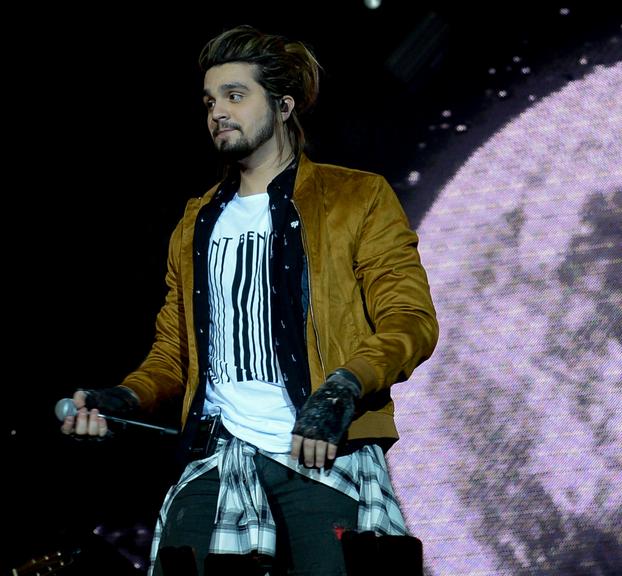 Namorada de Luan Santana prestigia show do eleito em Barretos