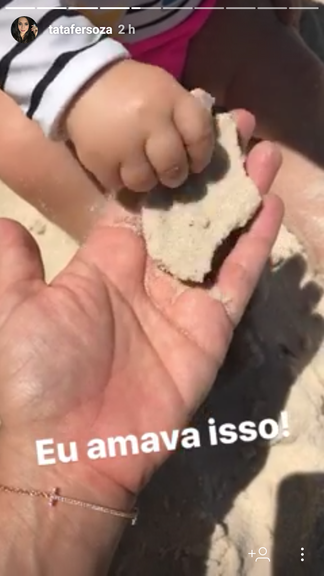 Michel Teló e Thais Fersoza levam Melinda à praia